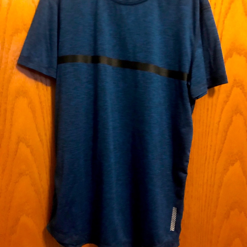 American Eagle tshirt